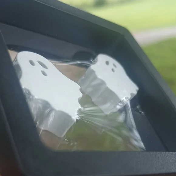 Decorative Ghost In 3D Display - Picture 3 of 3